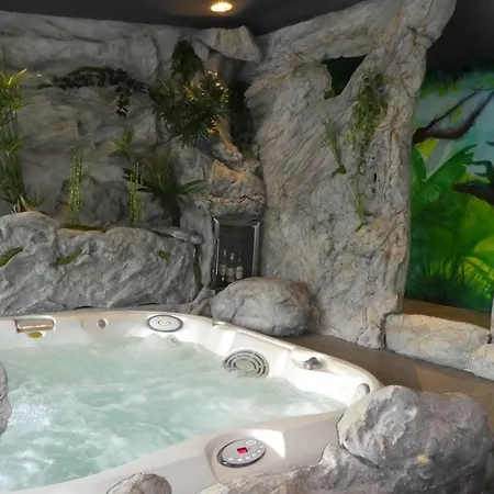 Avec Piscine 29°, Jacuzzi 35° Et Billard